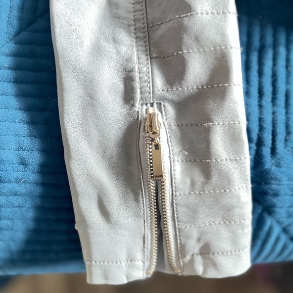 LE CHATEAU Faux Leather Jacket - Picture 5 of 6